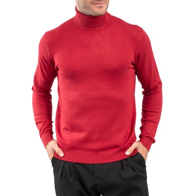 Vittorio Basic Turtleneck Sweater In Viscose Fabric-Red
