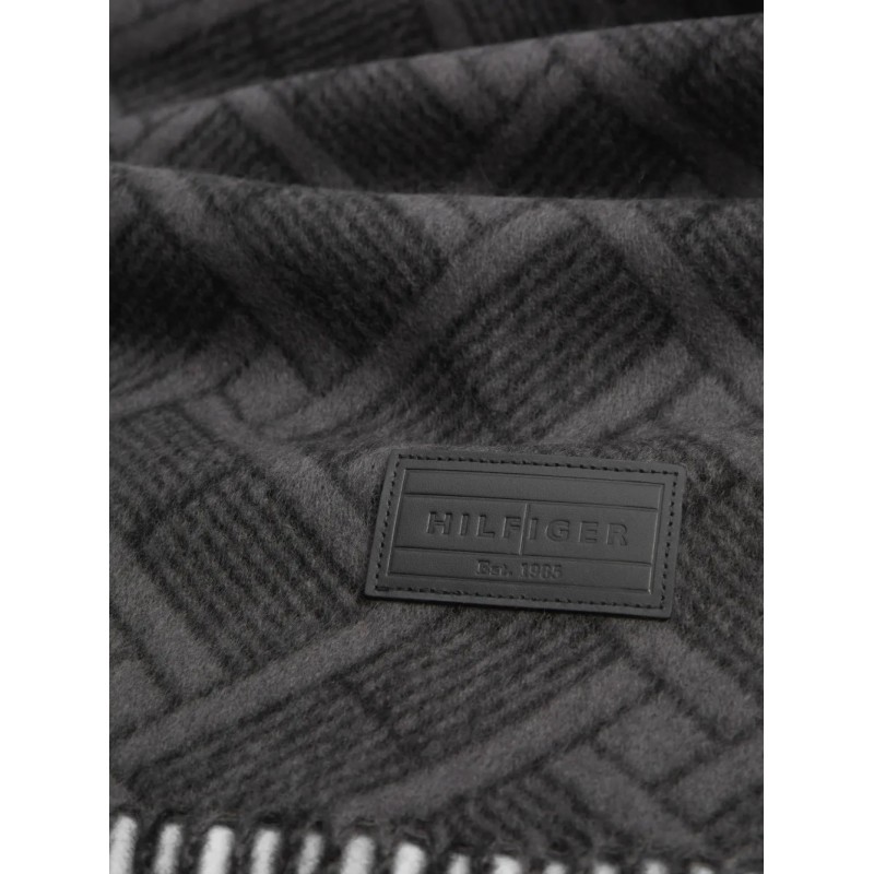 Tommy Hilfiger Scarf TH Flag Jacquard-Black Tommy Hilfiger Scarf TH Flag Jacquard-Black