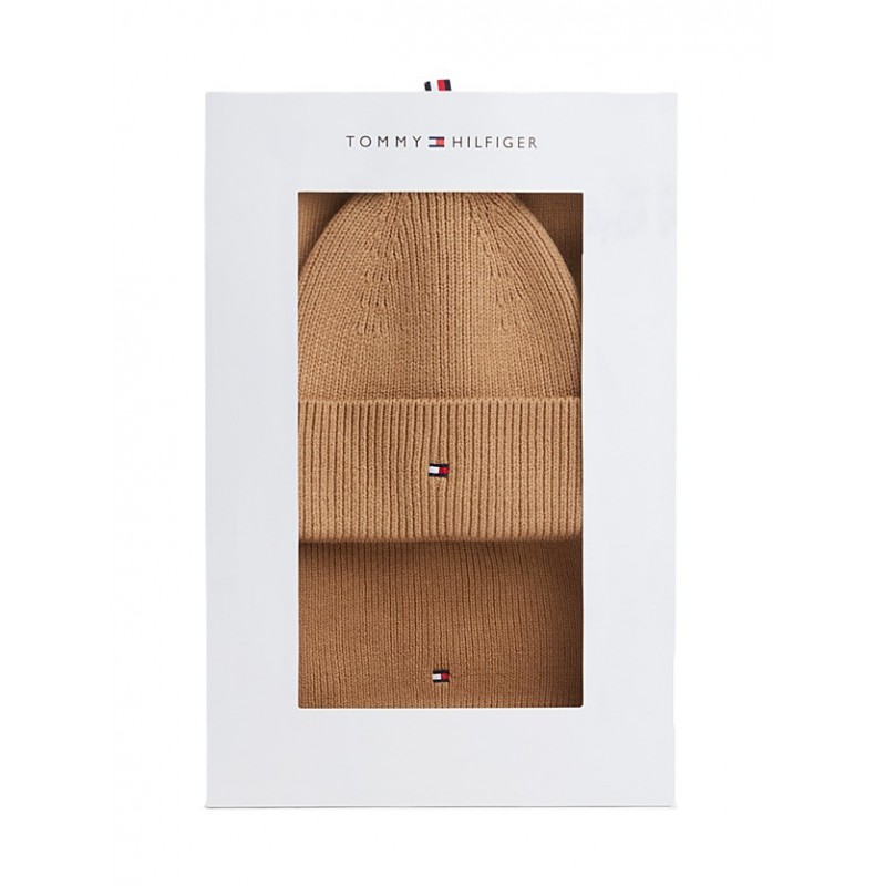 Tommy Hilfiger Beanie & Scarf TH Flag Gift Box-Safari Canvas Tommy Hilfiger Beanie & Scarf TH Flag Gift Box-Safari Canvas