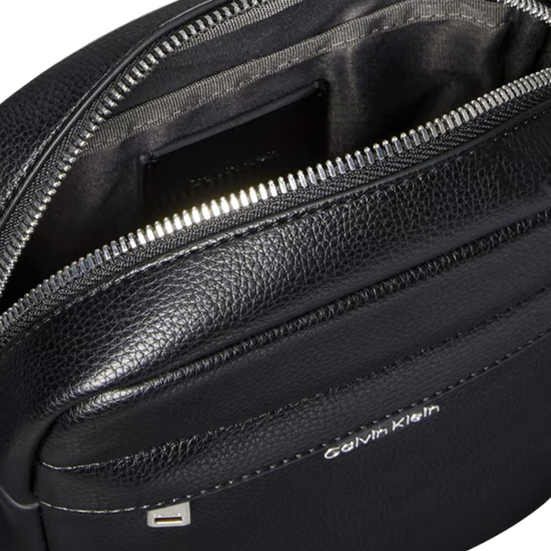 Calvin Klein Reporter Bag Raised-Black