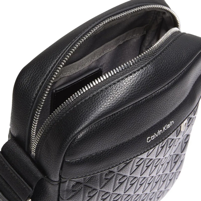 Calvin Klein Reporter Bag Emboss Emblem-Black